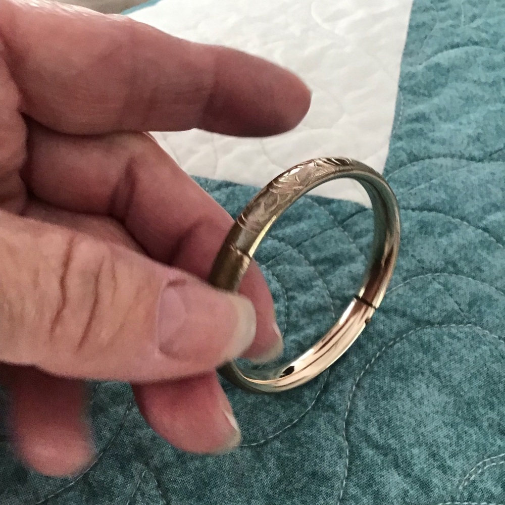 Child GF Bangle Hinged Bracelet - Picture 6 of 11